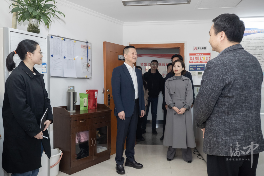 足球下注平台
委书记、区长谢东走访调研部门工作并看望慰问干部职工时强调：昂扬奋进力量 拼抢开局胜势 打造更多具有渝中辨识度显示度的标志性成果