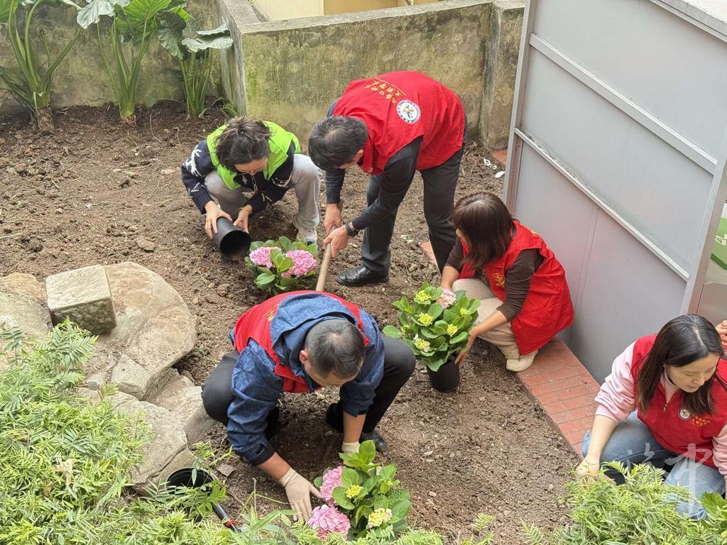 国际村社区:用实际行动美化家园 传递文明新风.jpg